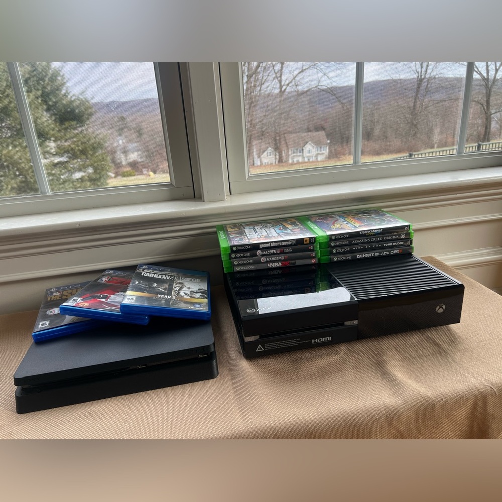 EUC - PS4 & XBOX ONE CONSOLE BUNDLE - 11 GAMES INCLUDED